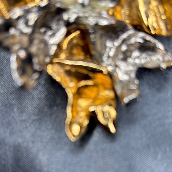 Gold and Black Abstract Brooch - Picture 3 of 4